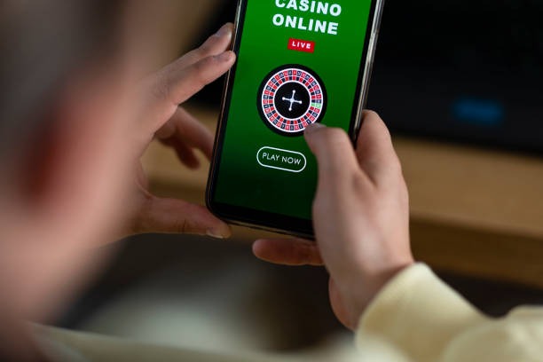 Live blackjack table on kpktogel showing croupier, cards, and player chat interface